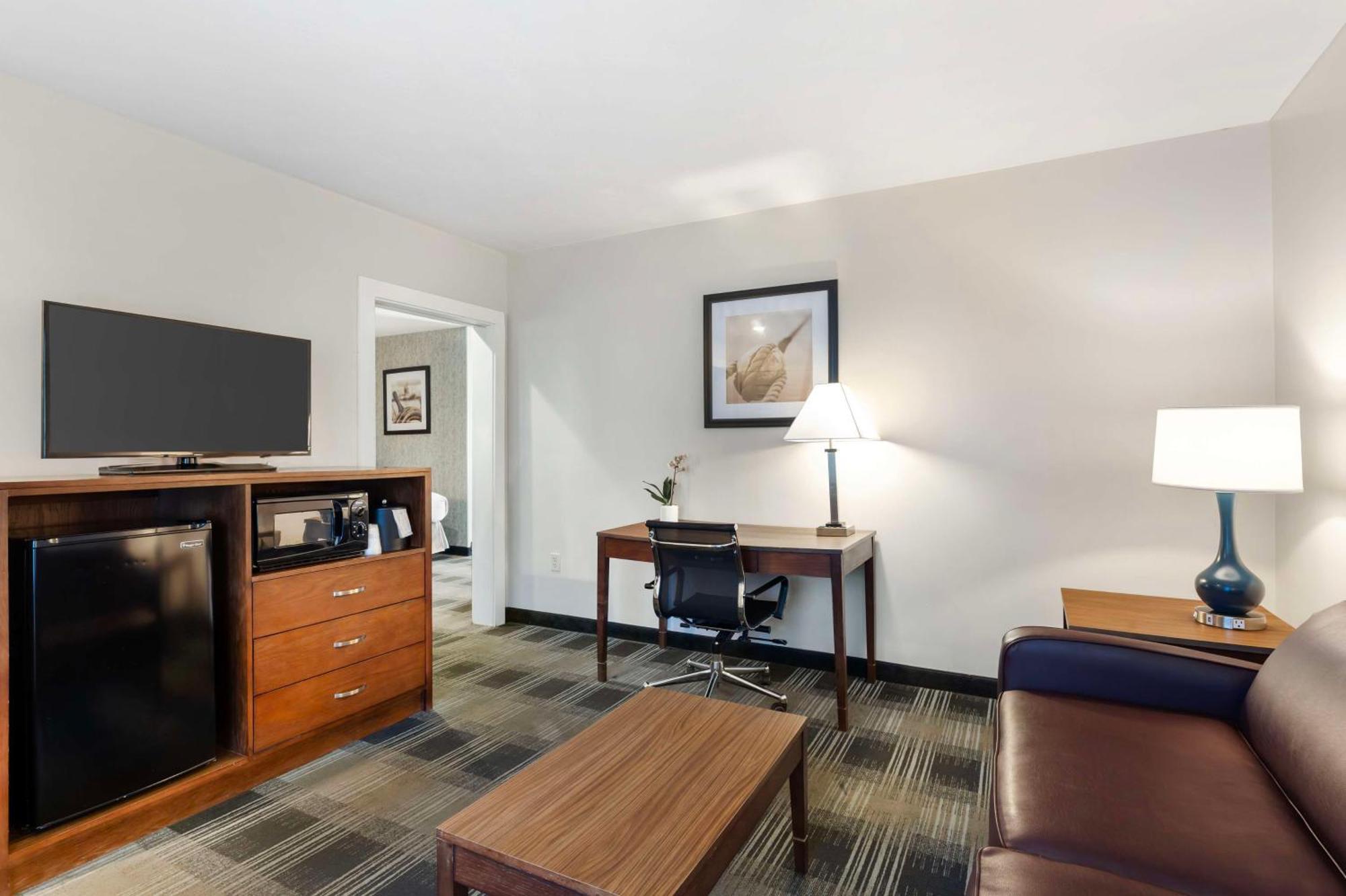 Best Western Plus Cold Spring Plymouth Exterior photo