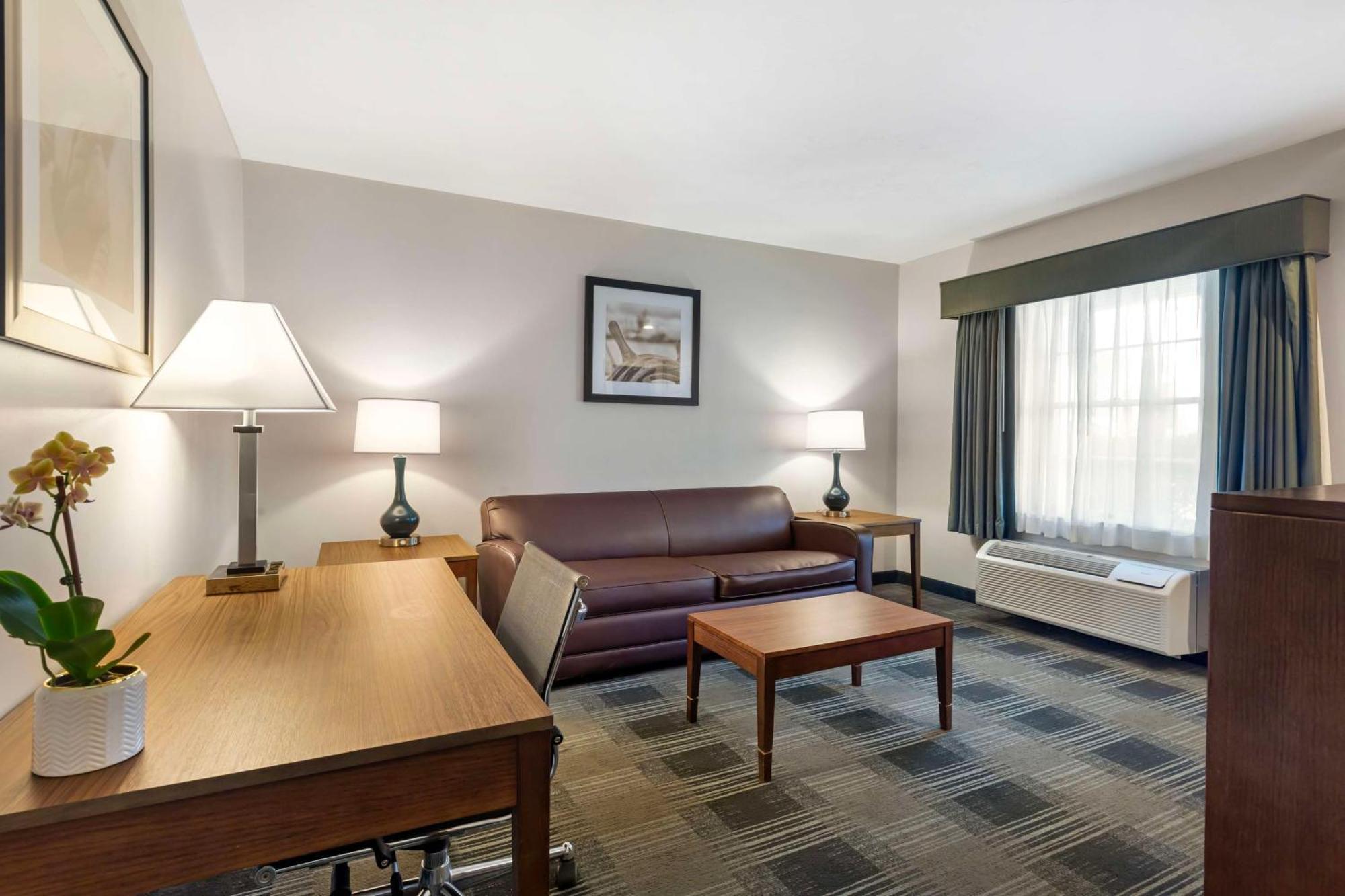 Best Western Plus Cold Spring Plymouth Exterior photo